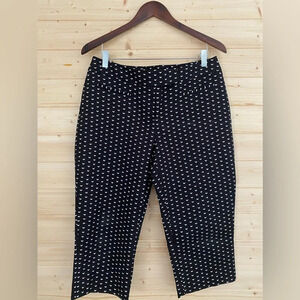 APT. 9 Women's Capri Pants 10P Black White Geometric Print Stretch Comfort Chic